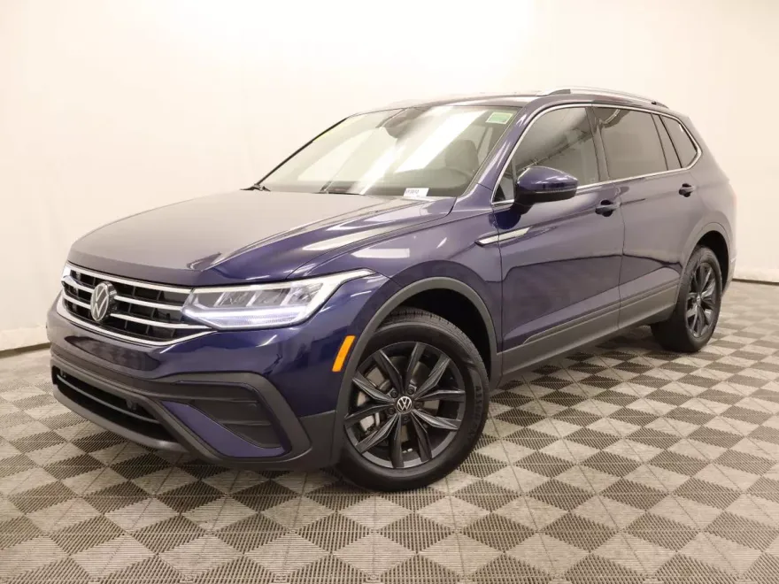 2024 Volkswagen Tiguan SE photo 1