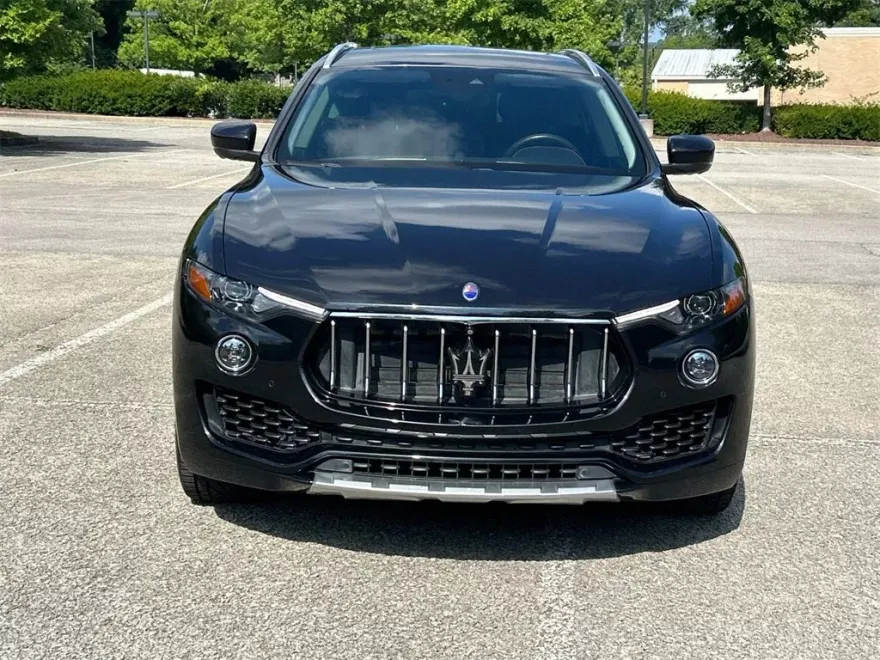 2017 Maserati Levante S photo 1