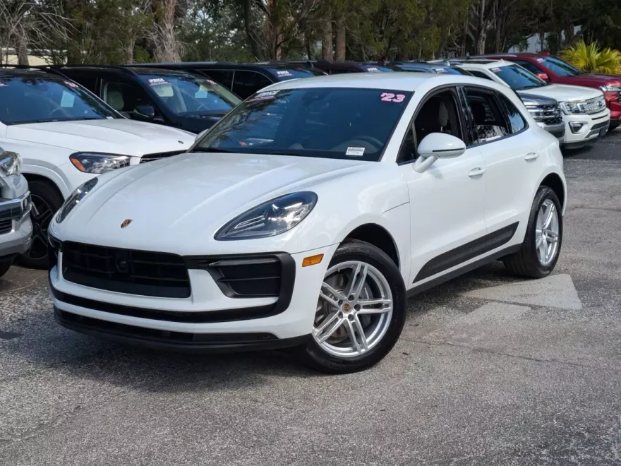 2023 Porsche Macan Base photo 1