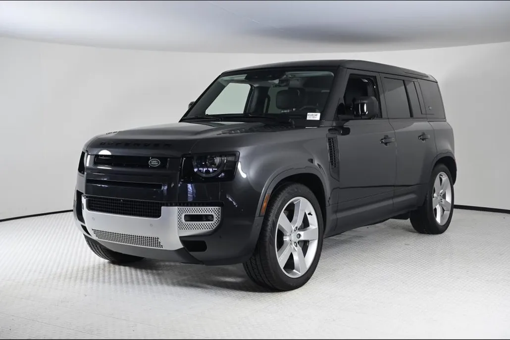 2024 Land Rover Defender SE photo 1