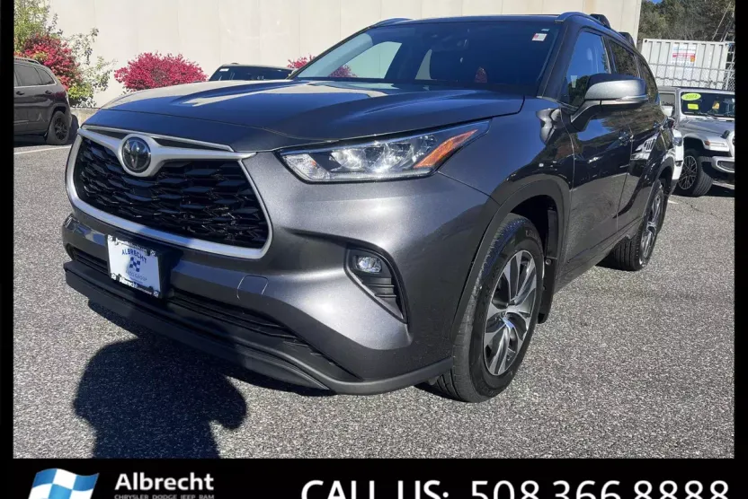 2020 Toyota Highlander XLE photo 1