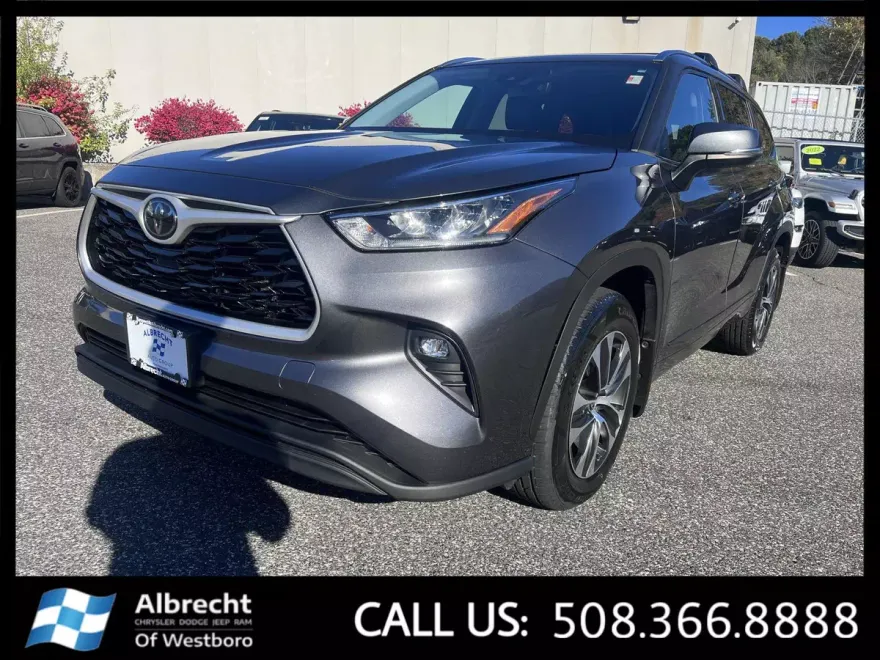2020 Toyota Highlander XLE photo 1