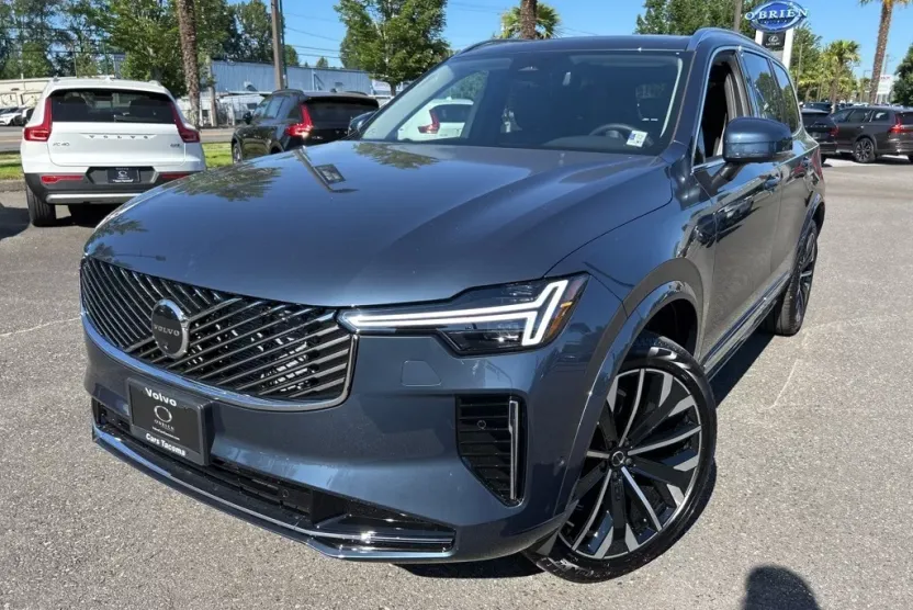 2026 Volvo XC90 B5 Plus photo 1