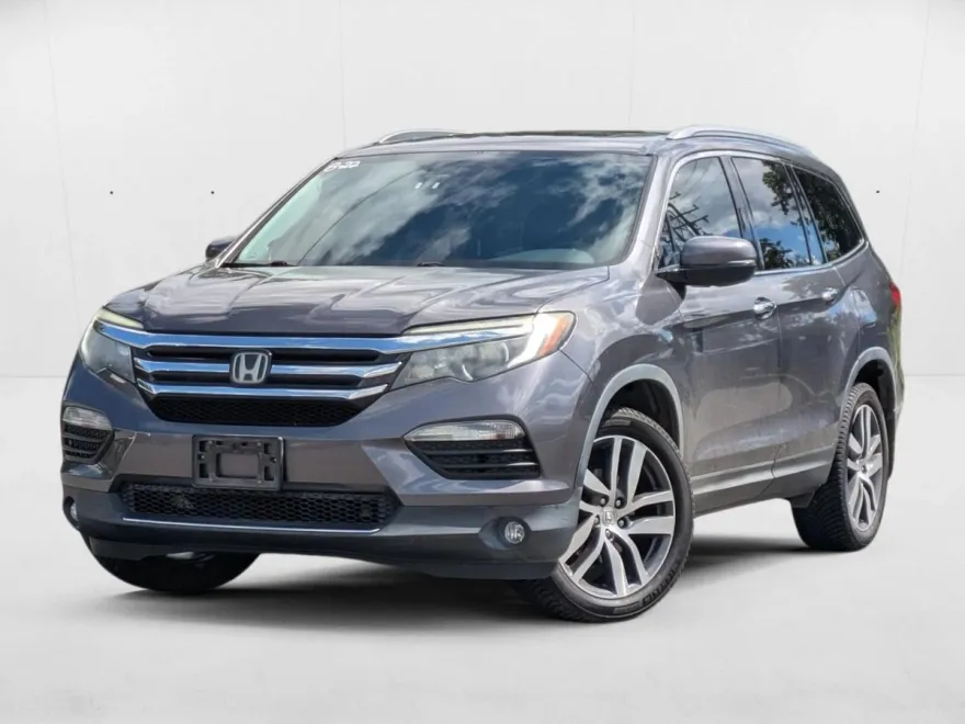 2017 Honda Pilot Touring photo 1