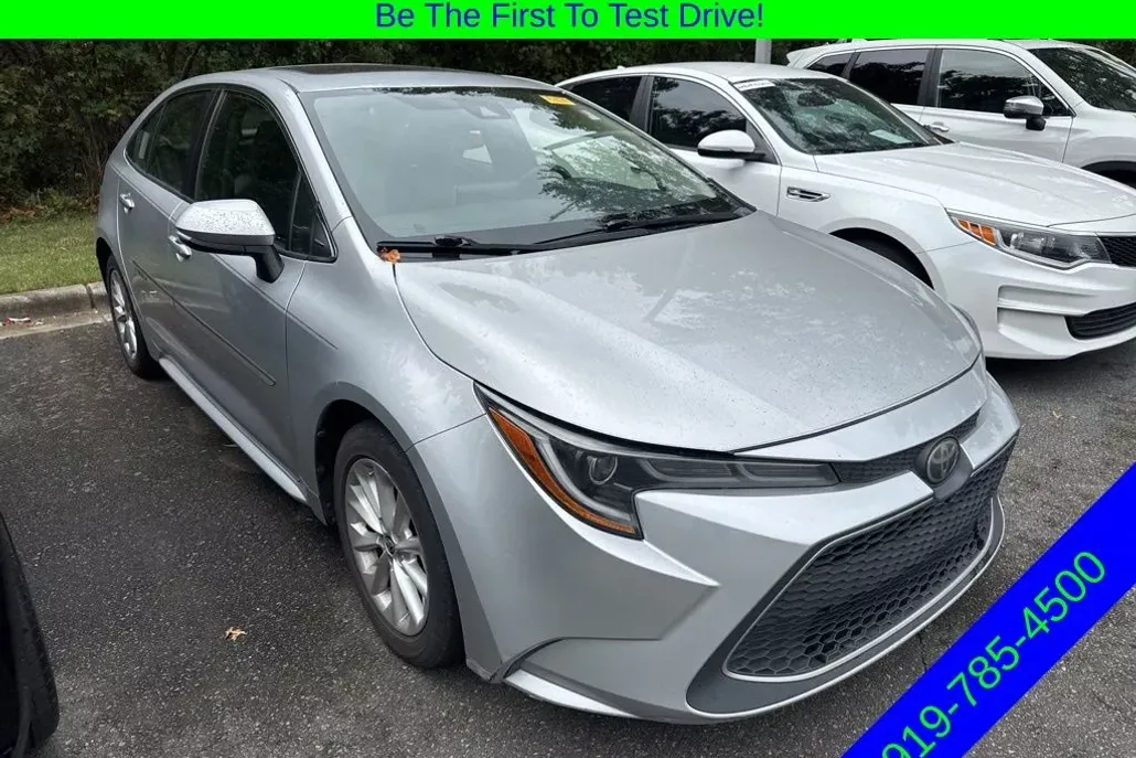 2020 Toyota Corolla XLE photo 1
