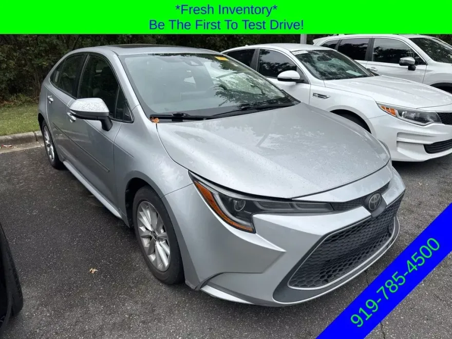 2020 Toyota Corolla XLE photo 1