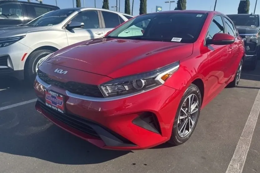 2023 Kia Forte LXS photo 1