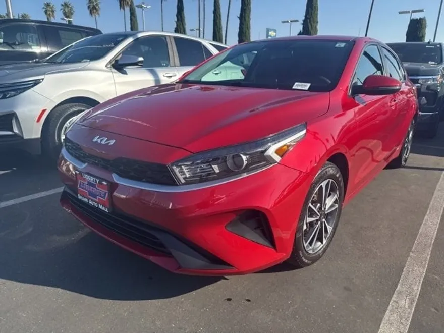 2023 Kia Forte LXS photo 1