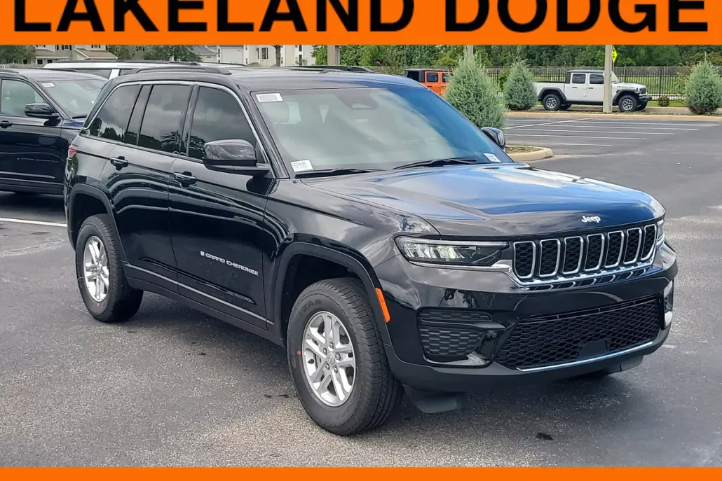 2025 Jeep Grand Cherokee Laredo photo 1