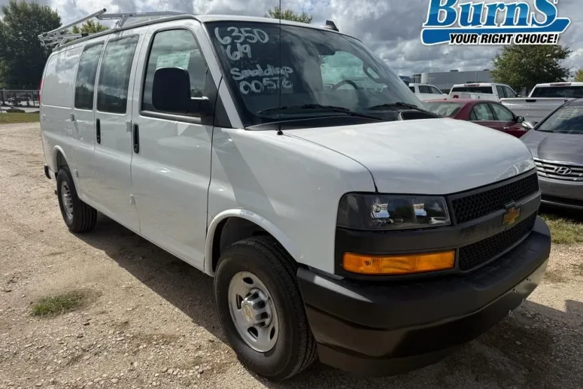 2025 Chevrolet Express Cargo 2500 photo 1