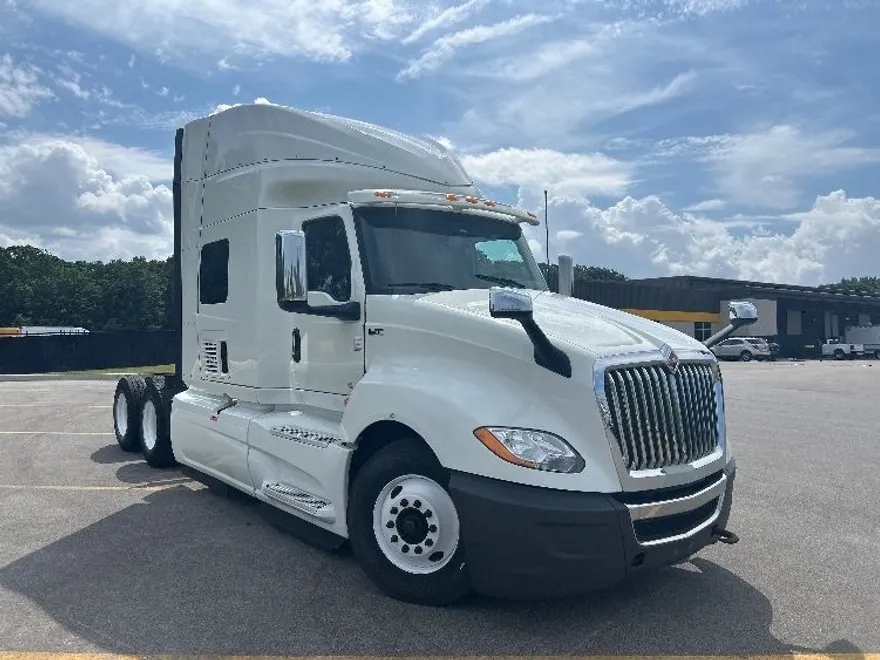 2020 International LT625 LT photo 1