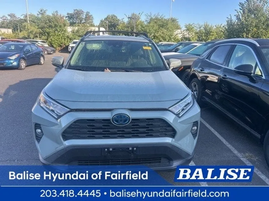 2020 Toyota RAV4 XLE photo 1