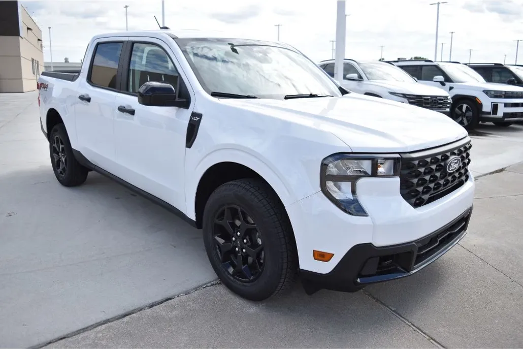 2025 Ford Maverick XLT photo 1