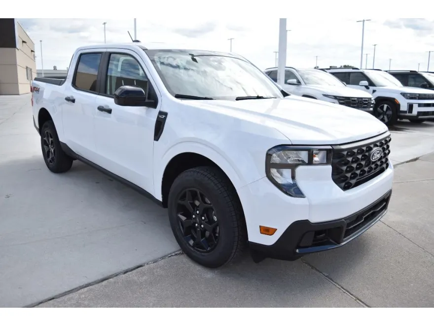 2025 Ford Maverick XLT photo 1