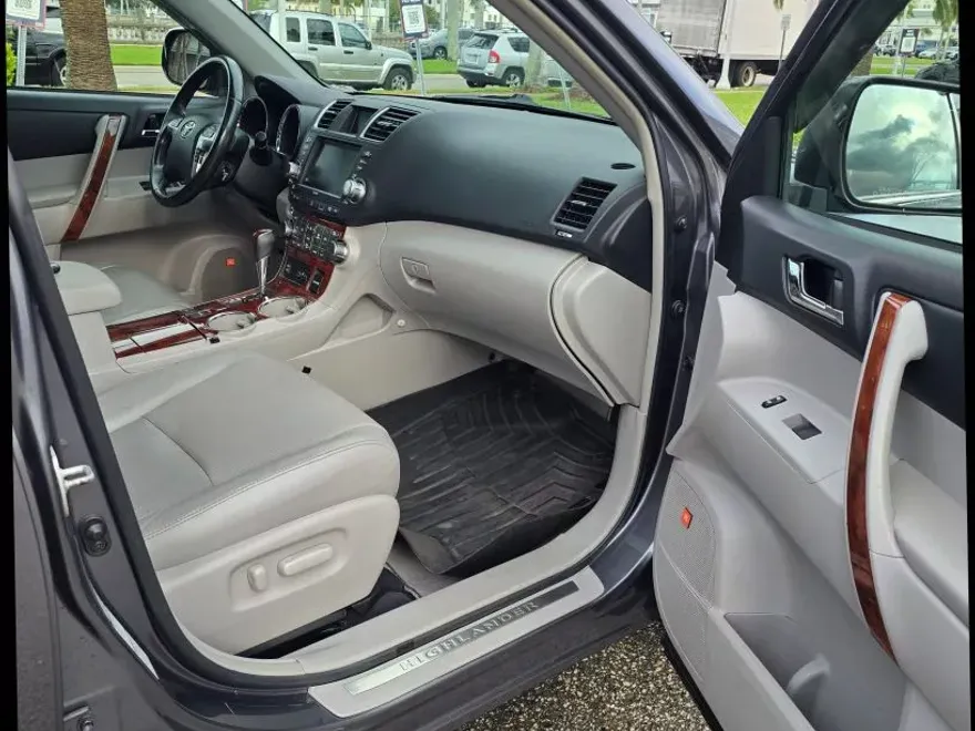 2011 Toyota Highlander Limited Sport photo 1