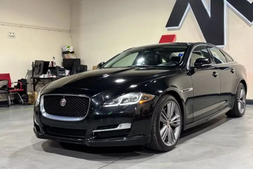2017 Jaguar XJ Supercharged photo 1