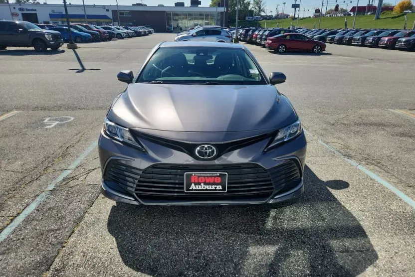 2023 Toyota Camry LE photo 1