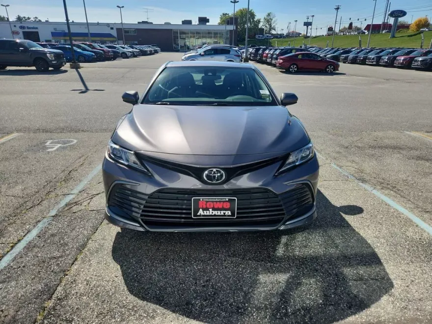 2023 Toyota Camry LE photo 1