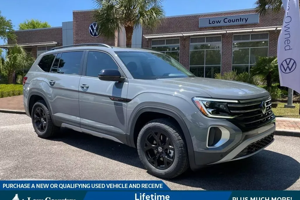 2026 Volkswagen Atlas Peak Edition SE photo 1
