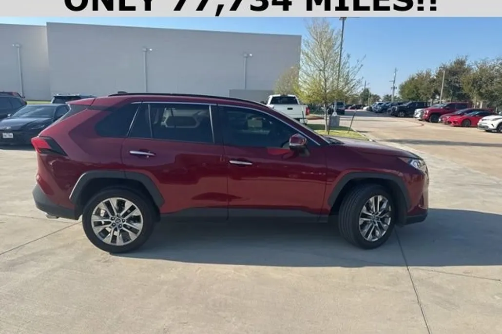2020 Toyota RAV4 Limited photo 1
