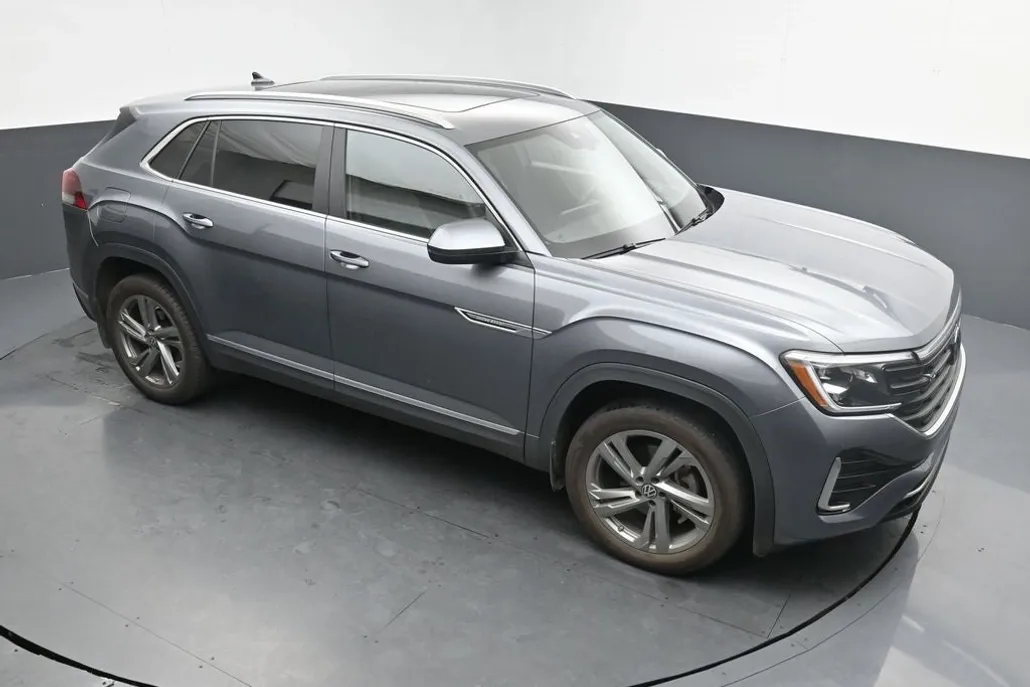 2024 Volkswagen Atlas Cross Sport SEL R-Line photo 1