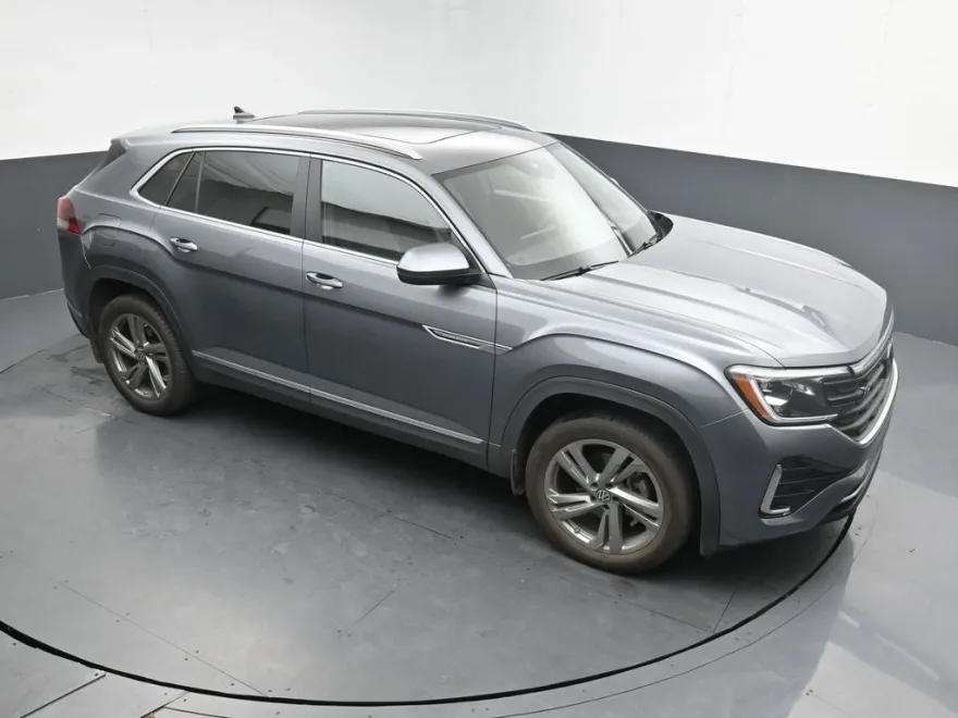 2024 Volkswagen Atlas Cross Sport SEL R-Line photo 1