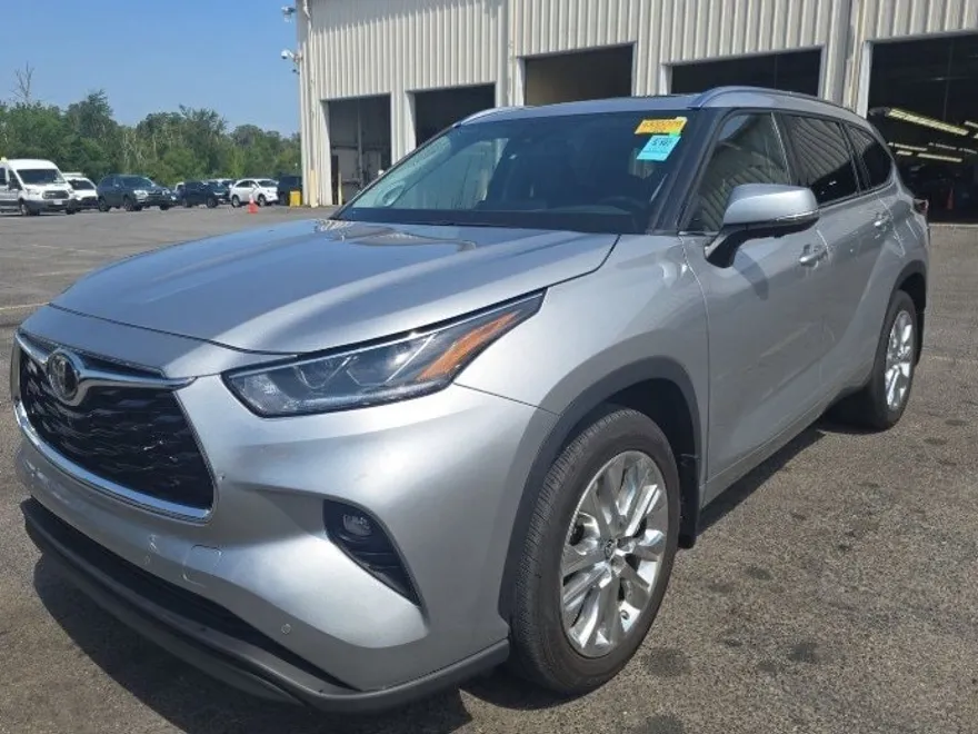 2023 Toyota Highlander Limited photo 1
