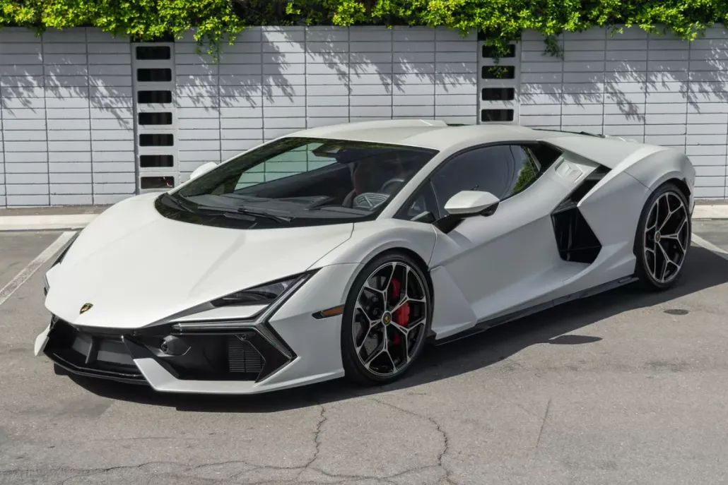 2024 Lamborghini Revuelto photo 1