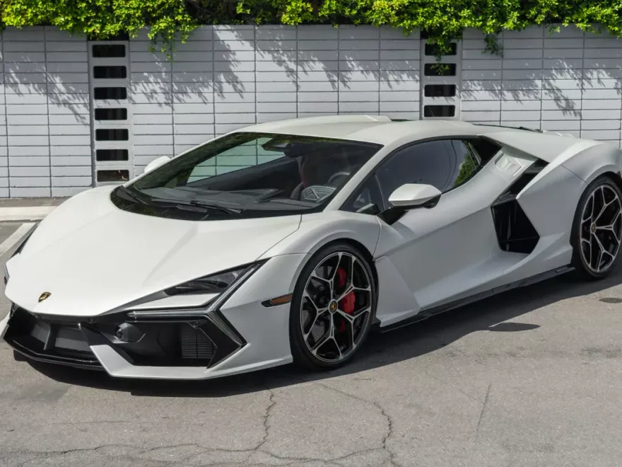 2024 Lamborghini Revuelto photo 1
