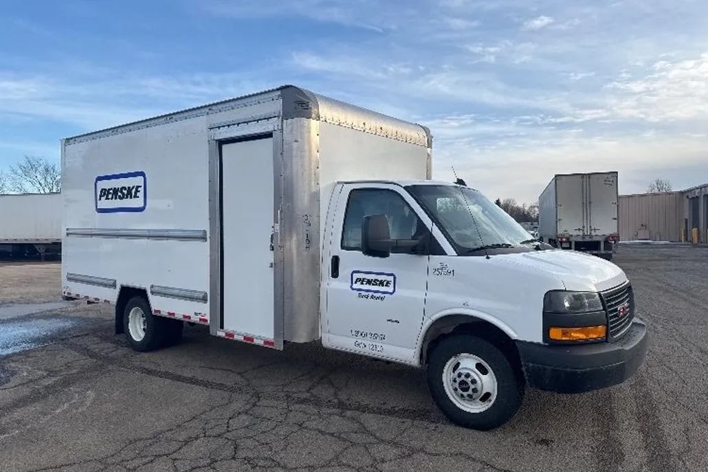 2022 Gmc Savana 3500 Cutaway photo 1