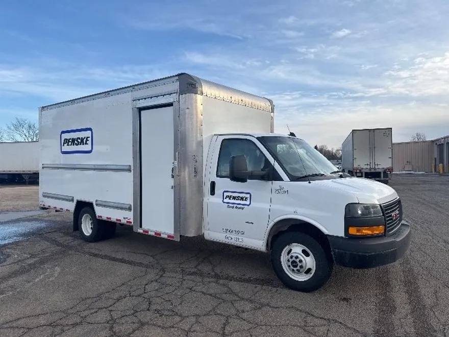 2022 Gmc Savana 3500 Cutaway photo 1