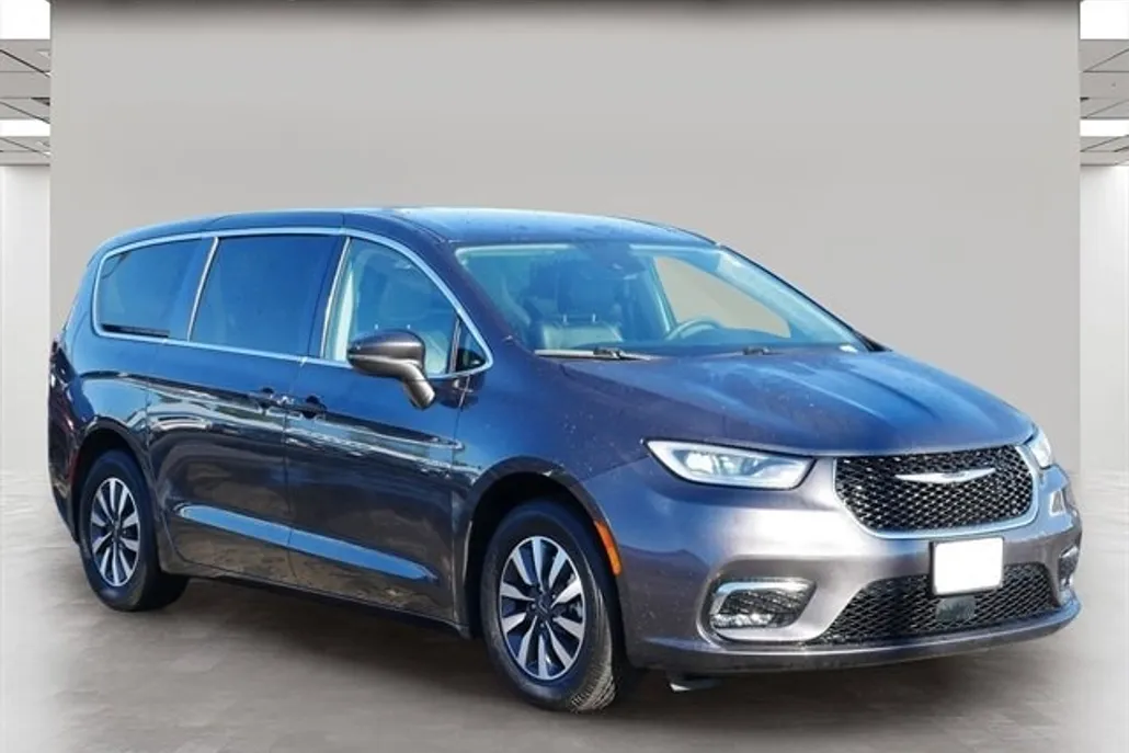 2022 Chrysler Pacifica Hybrid Touring L photo 1