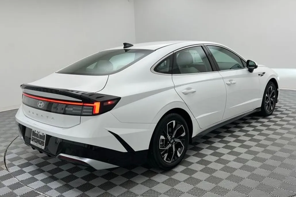 2024 Hyundai Sonata SEL photo 1