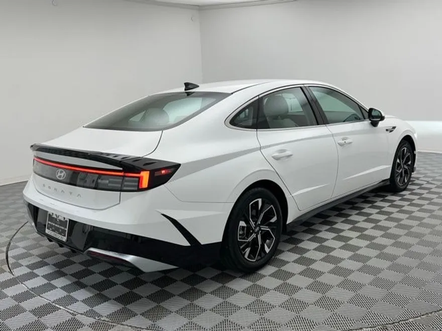2024 Hyundai Sonata SEL photo 1