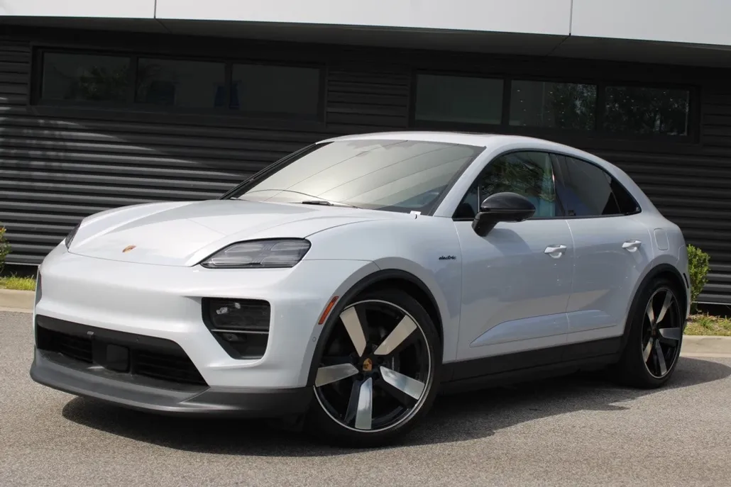 2024 Porsche Macan Electric 4 photo 1