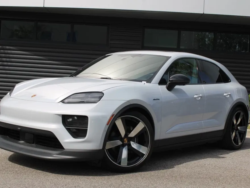 2024 Porsche Macan Electric 4 photo 1