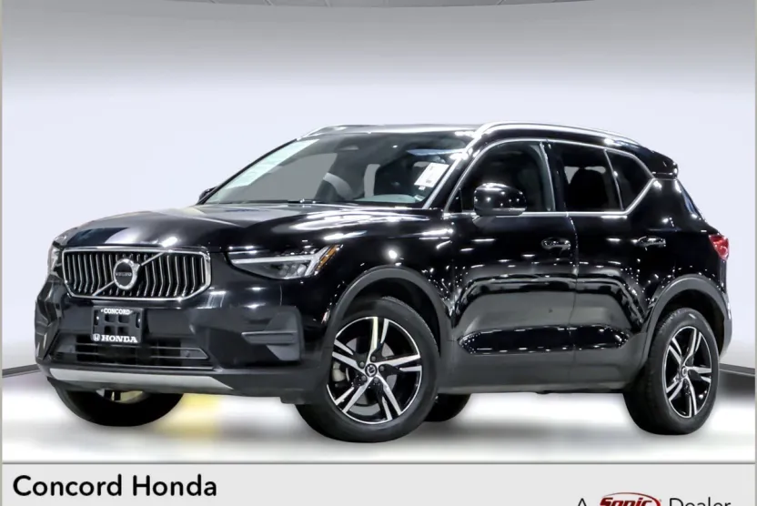 2024 Volvo XC40 Core photo 1