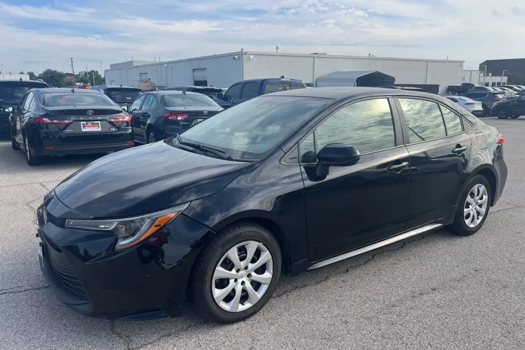 2024 Toyota Corolla LE photo 1