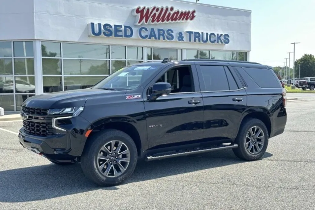 2023 Chevrolet Tahoe Z71 photo 1