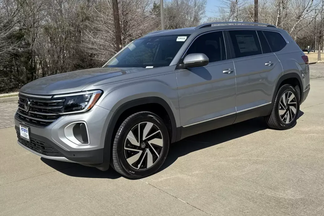 2025 Volkswagen Atlas SEL photo 1