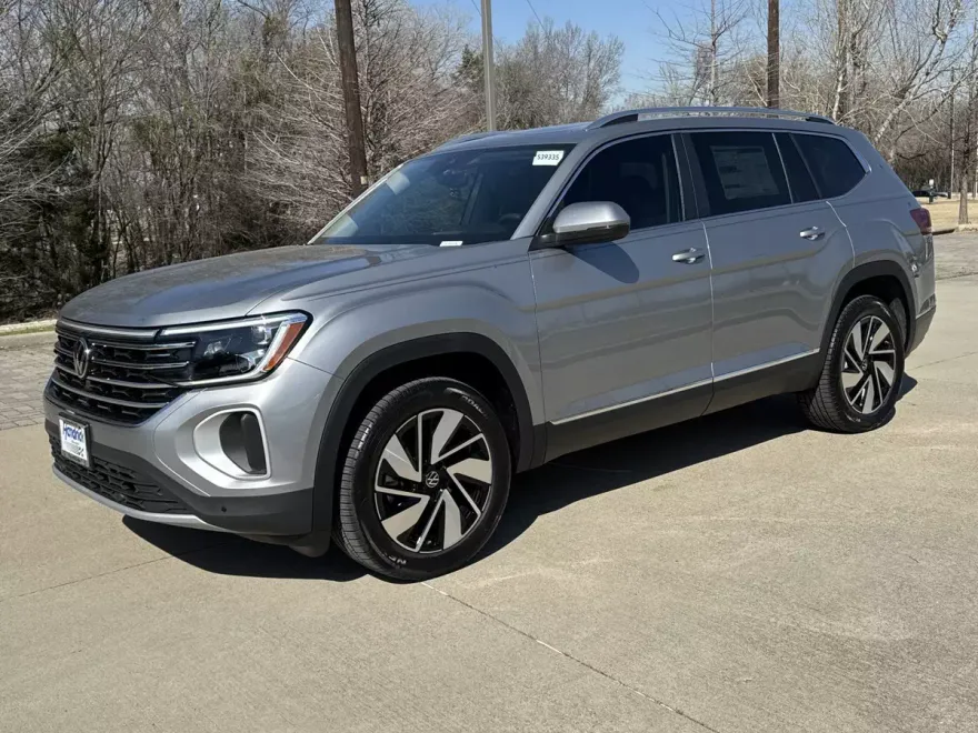 2025 Volkswagen Atlas SEL photo 1