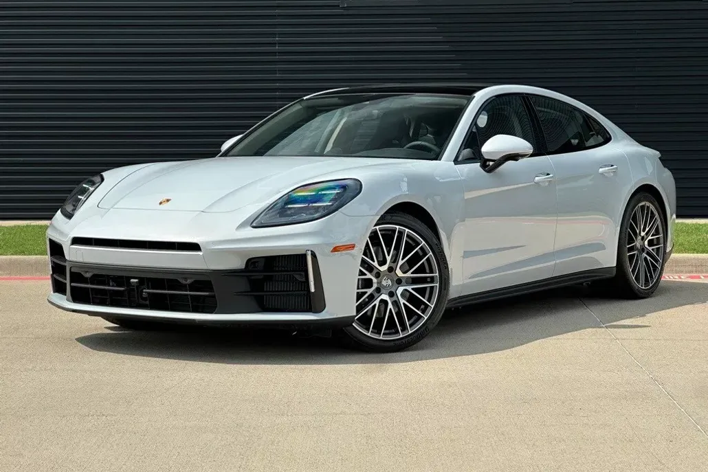 2025 Porsche Panamera 4 photo 1