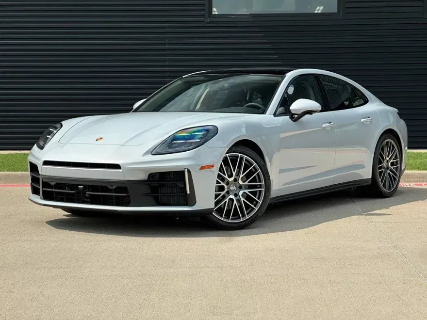 2025 Porsche Panamera 4 photo 1