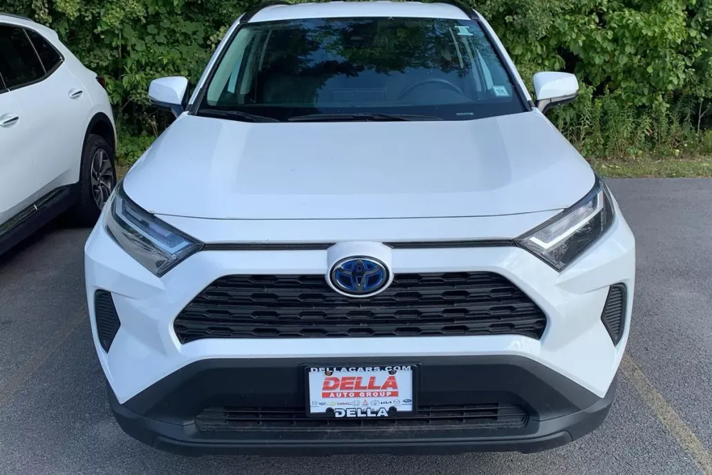2024 Toyota RAV4 Hybrid XLE photo 1