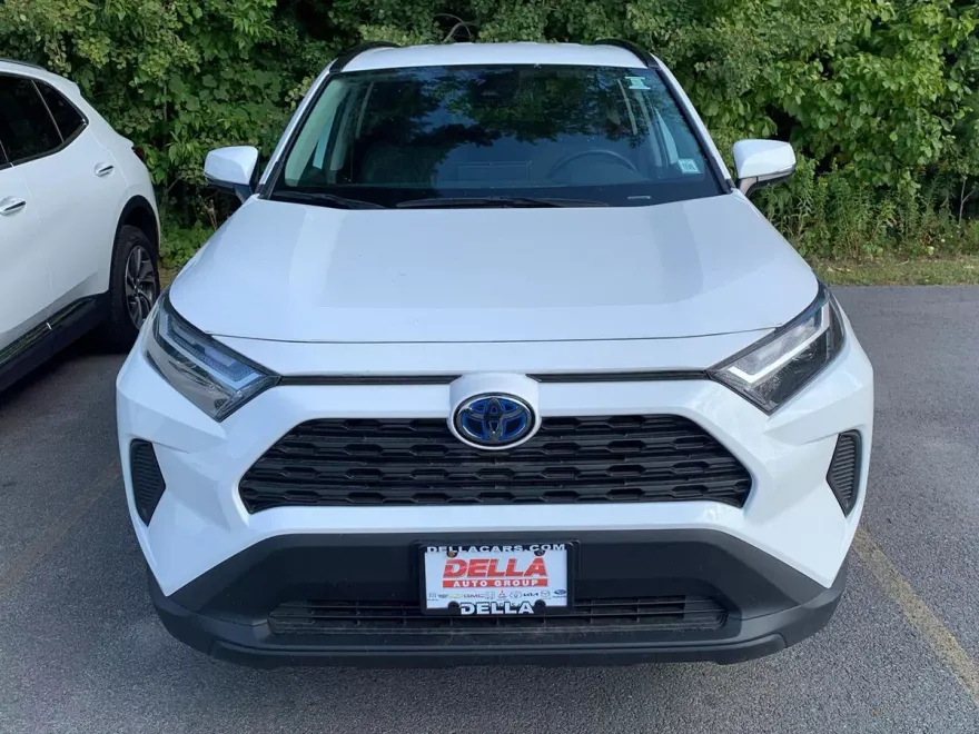 2024 Toyota RAV4 Hybrid XLE photo 1