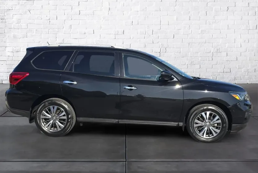 2018 Nissan Pathfinder photo 1