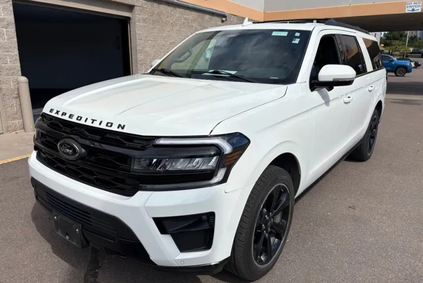 2023 Ford Expedition MAX Limited photo 1