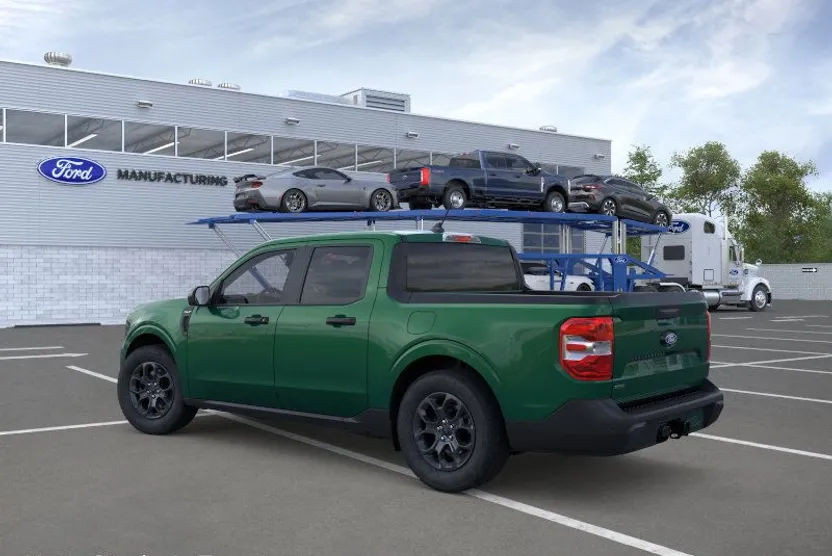 2025 Ford Maverick XLT photo 1