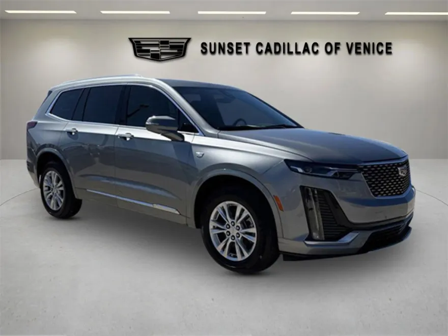 2025 Cadillac XT6 Luxury photo 1
