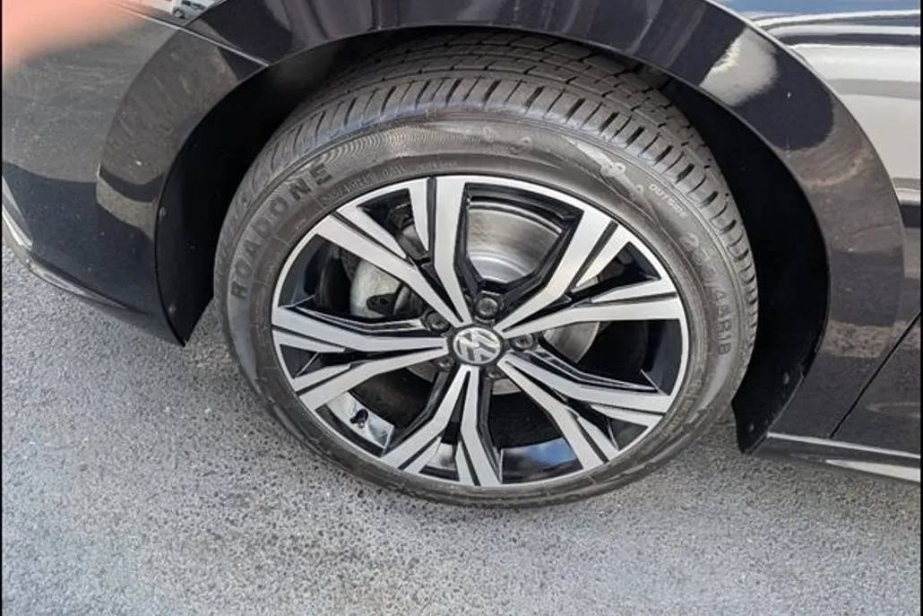 2022 Volkswagen Passat 2.0T SE photo 1
